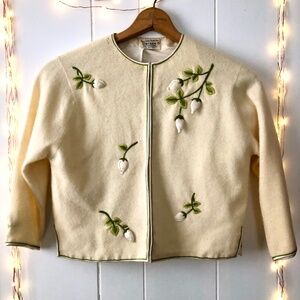AMAZING Vintage 1950s Cashmere and Silk Floral Embroidered' Cardigan XS